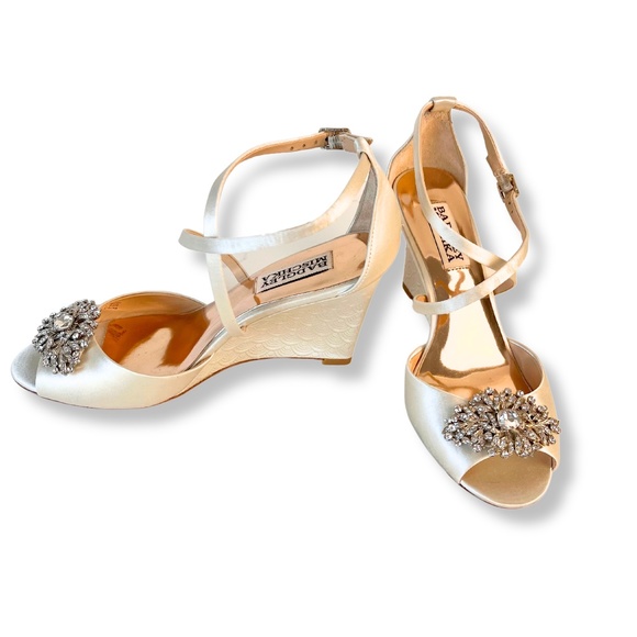 ✨ Authentic, NEW Badgley Mischka Heels Light Cream with Rhinstones, Size 5.5  ✨ - Picture 1 of 3